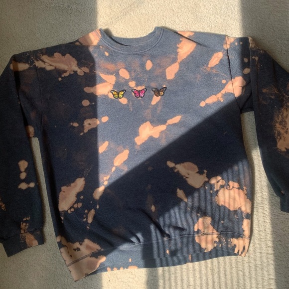 Handmade grey butterfly sweatshirt - Picture 2 of 3